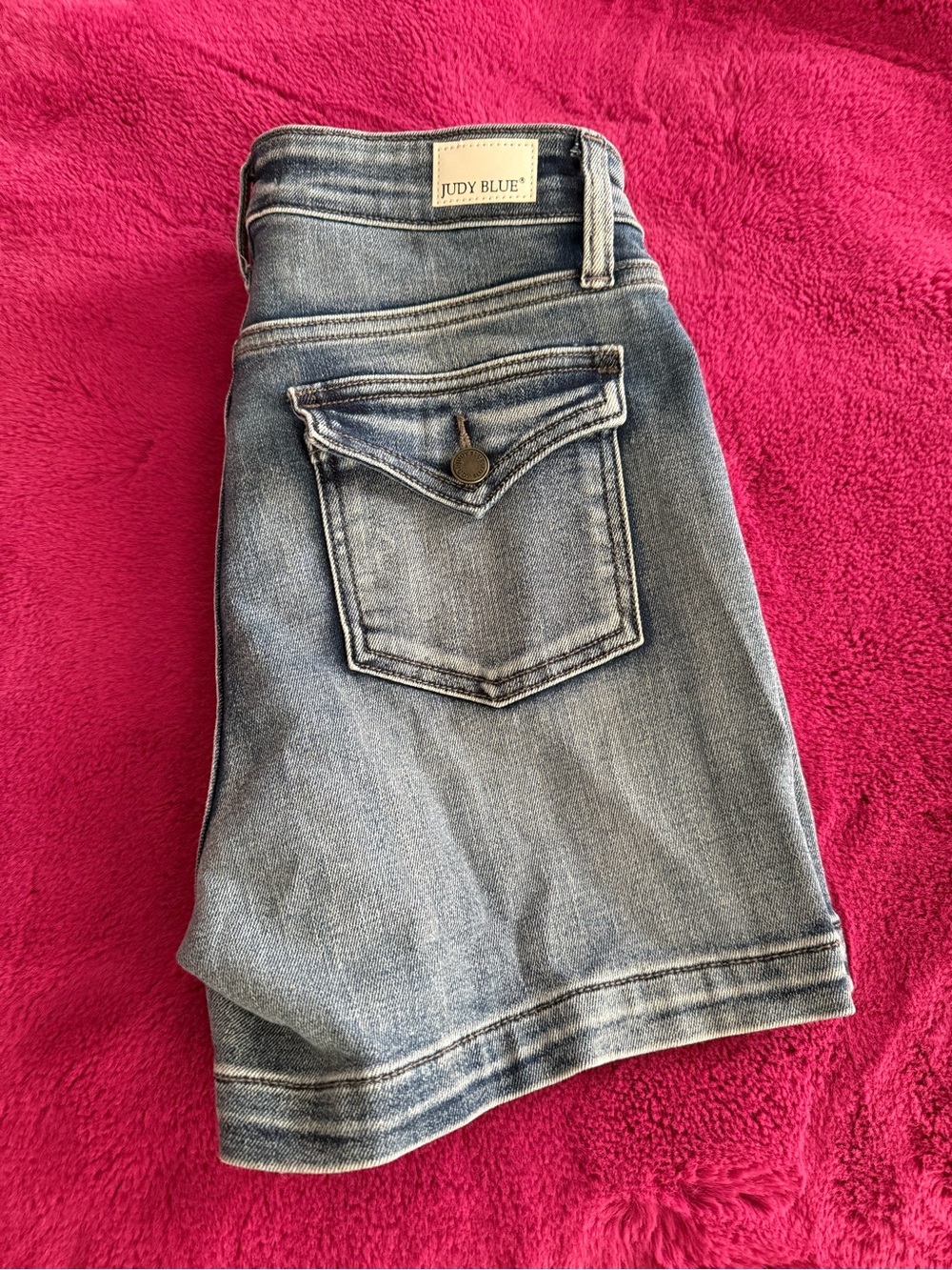 Judy Blue Light Wash High-Rise Denim Shorts NWOT - Picture 2 of 5